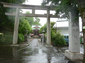勝利八幡神社の入り口の鳥居