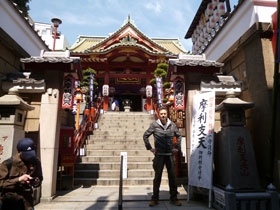 摩利支天徳大寺は上野アメ横の中にあります