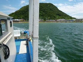 海上タクシーに乗って高島を後にします