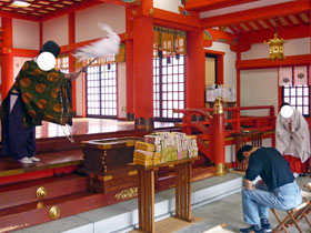金神社でのジャンボ宝くじ高額当選のご祈祷風景